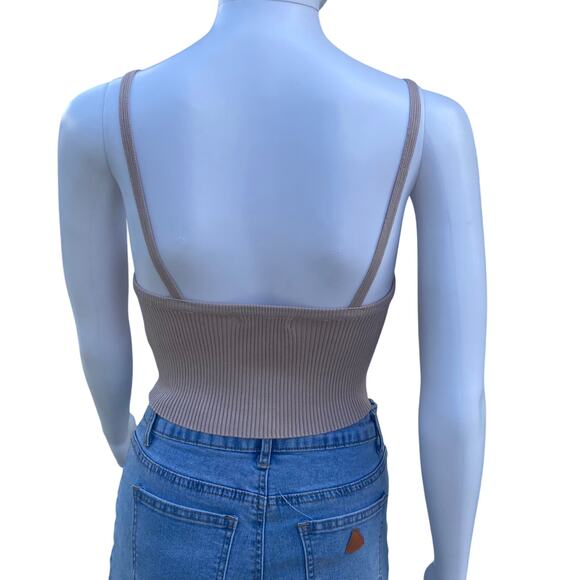 Active USA Womens size M Spaghetti Strap V Neck Crop Top Sleeveless Shirt - Picture 5 of 8